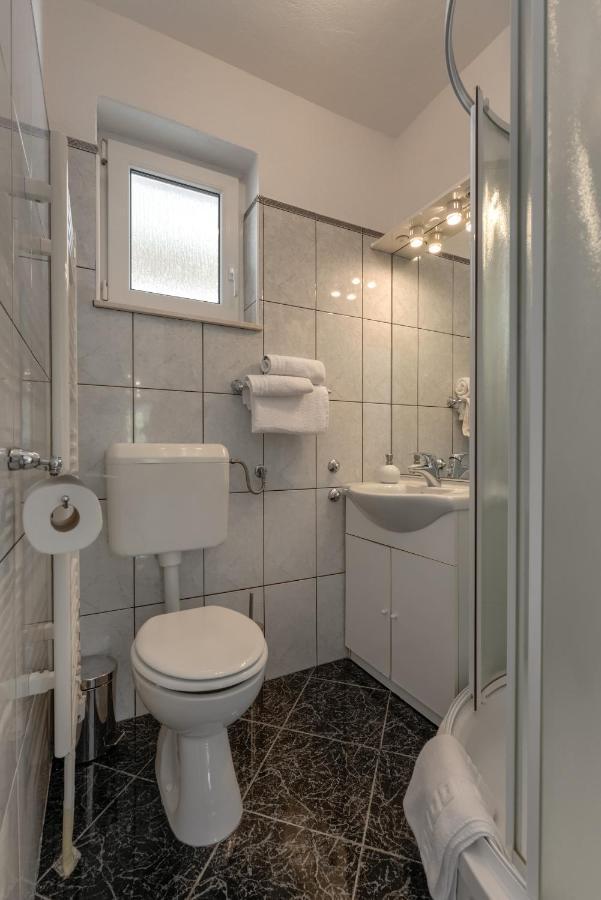 Haus Lilli Mit Pool Apartment Razanac Exterior photo